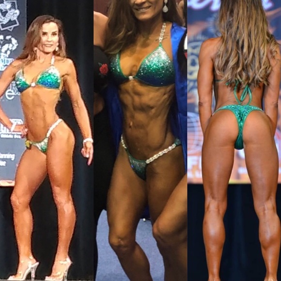 Competitors suit - Picture 3 of 3